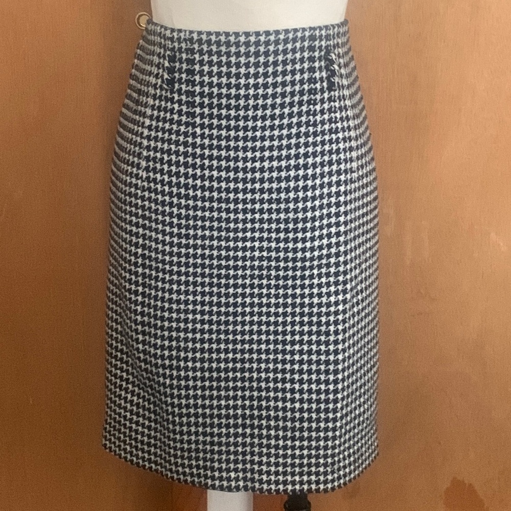 Focus 2000 houndstooth skirt